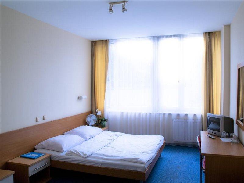 Dom Turystyczny Indigo Hostel Krakau Buitenkant foto