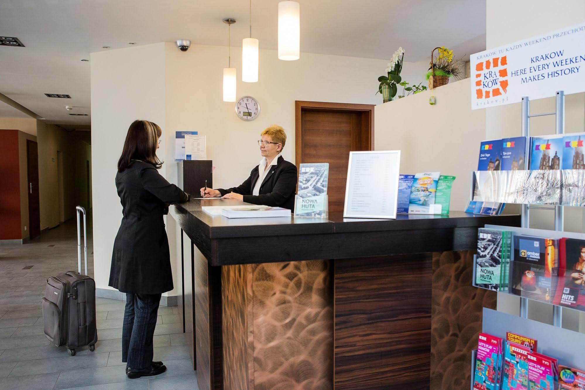 Dom Turystyczny Indigo Hostel Krakau Buitenkant foto