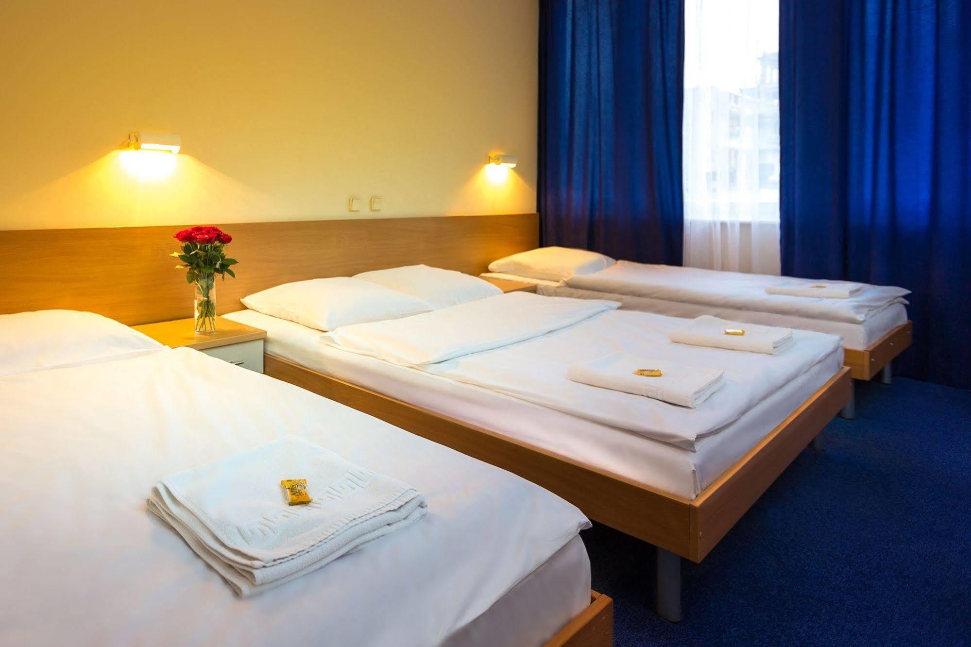 Dom Turystyczny Indigo Hostel Krakau Buitenkant foto