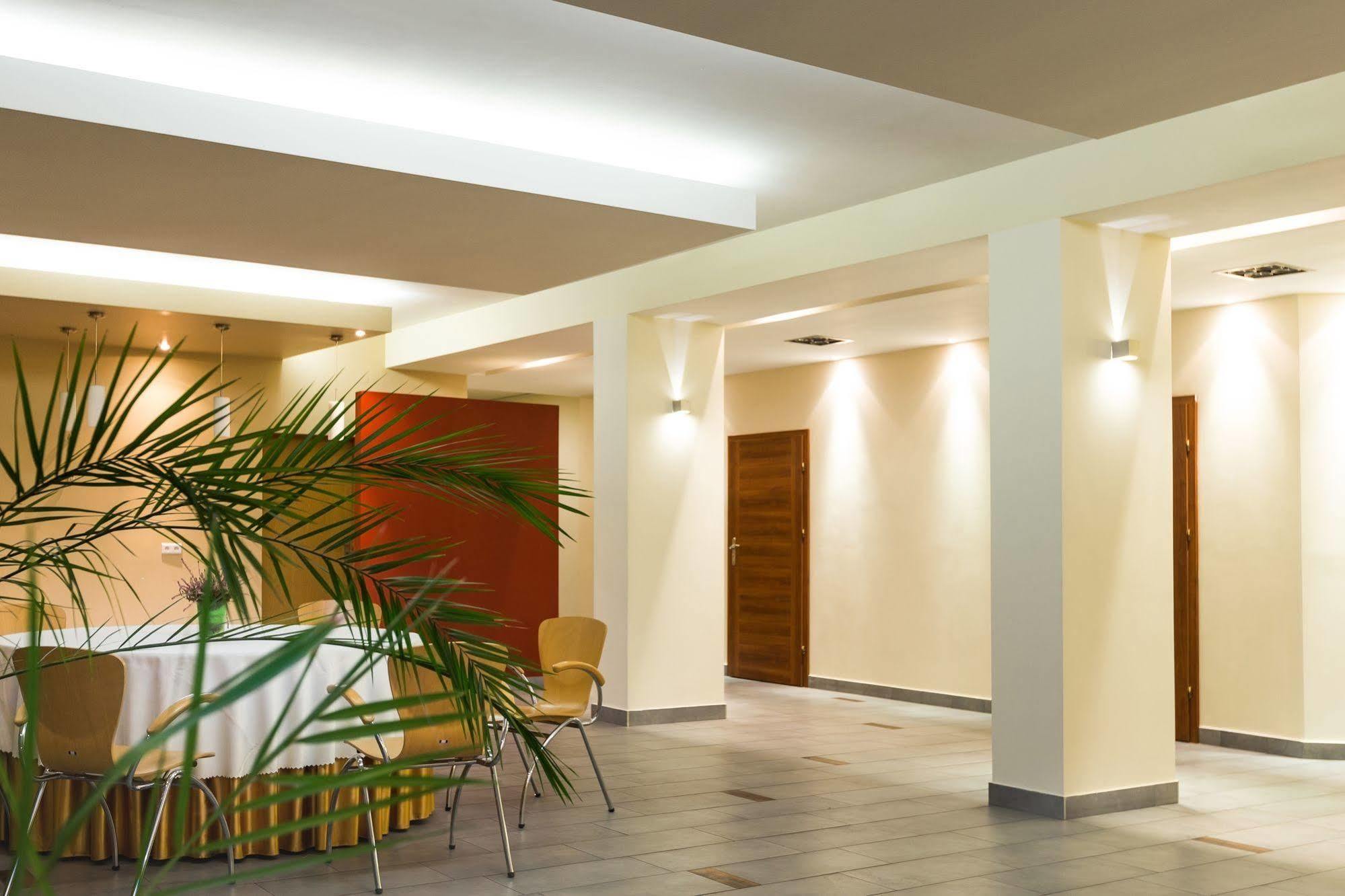 Dom Turystyczny Indigo Hostel Krakau Buitenkant foto